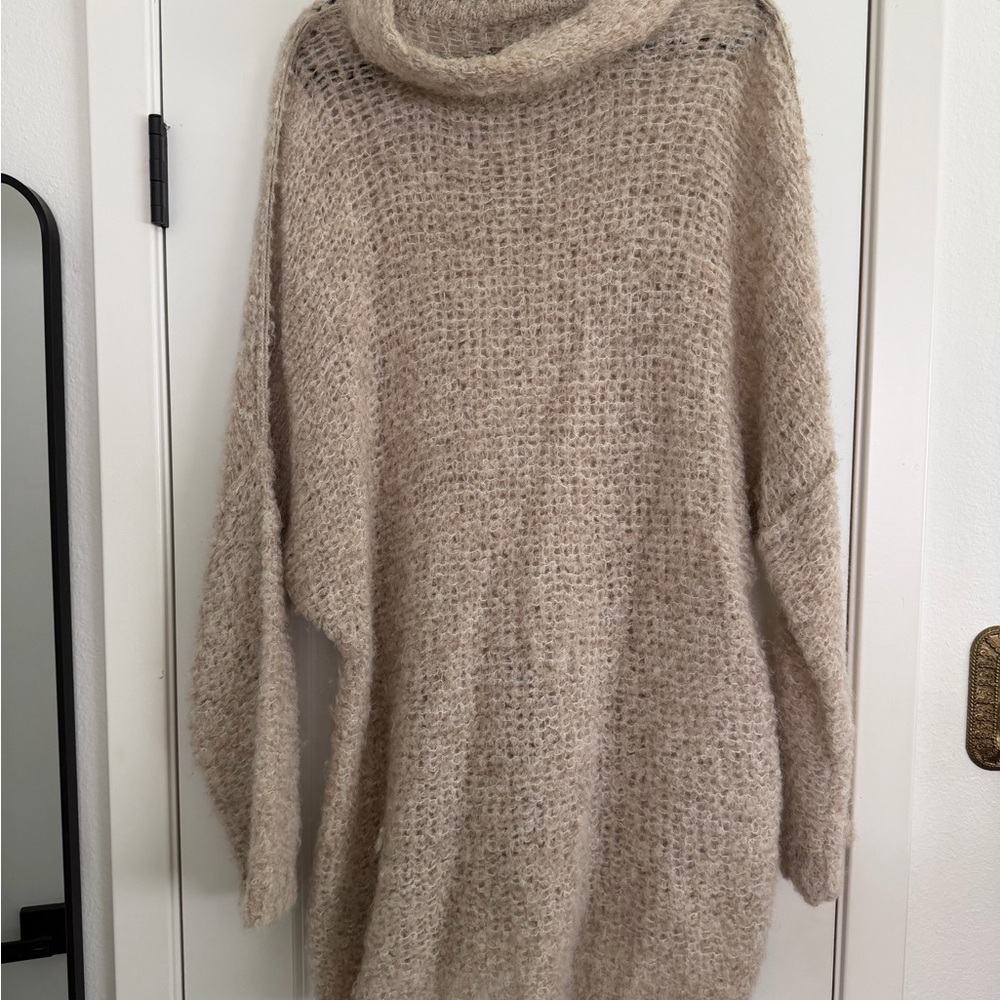 FREE PEOPLE Oversized Cream Turtleneck Sweater - Cozy Women's Knit Small